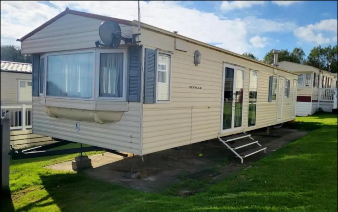 2 Bedroom Caravan With Sea Views Eastchurch Exterior photo